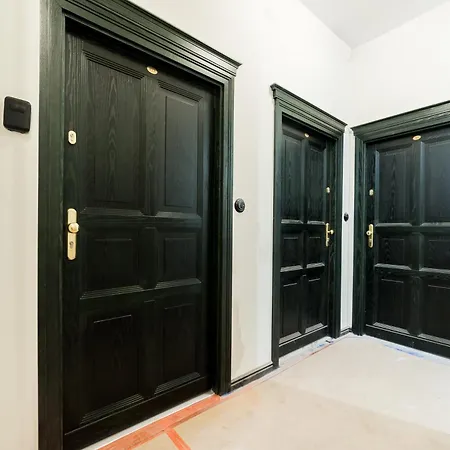 Kosciuszki 73 Center By Bookinghost Daire *